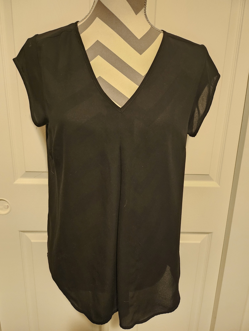 DR2 Black V-Neck Cap Sleeve Blouse